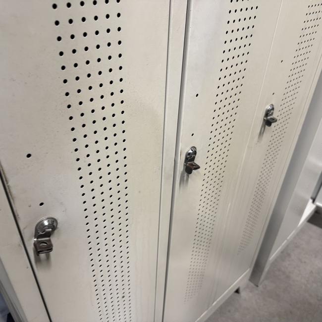  - partij 3-deurs met verschillende draaiknop of omlegslot en met of zonder handgrepen (15)
