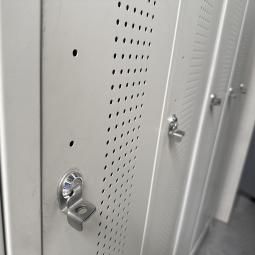  - partij 3-deurs met verschillende draaiknop of omlegslot en met of zonder handgrepen (129)