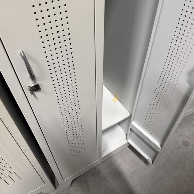  - partij 3-deurs met verschillende draaiknop of omlegslot en met of zonder handgrepen (16)
