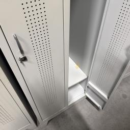  - partij 3-deurs met verschillende draaiknop of omlegslot en met of zonder handgrepen (16)