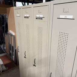  - partij 3-deurs met verschillende draaiknop of omlegslot en met of zonder handgrepen (19)