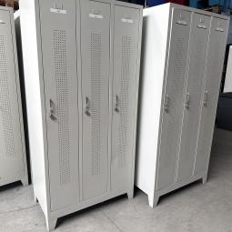  - partij 3-deurs met verschillende draaiknop of omlegslot en met of zonder handgrepen (111)