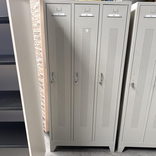  - partij 3-deurs met verschillende draaiknop of omlegslot en met of zonder handgrepen (114)