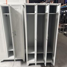  - partij 3-deurs met verschillende draaiknop of omlegslot en met of zonder handgrepen (123)