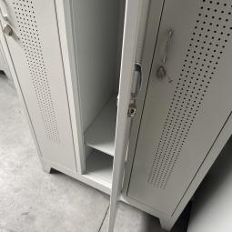  - partij 3-deurs met verschillende draaiknop of omlegslot en met of zonder handgrepen (128)