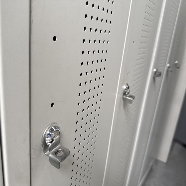  - partij 3-deurs met verschillende draaiknop of omlegslot en met of zonder handgrepen (129)