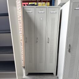  - partij 3-deurs met verschillende draaiknop of omlegslot en met of zonder handgrepen (144)