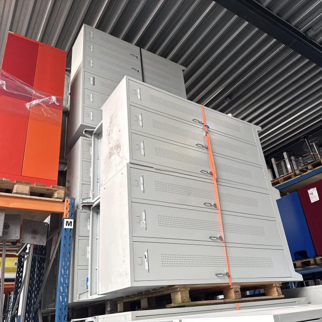  - partij 3-deurs met verschillende draaiknop of omlegslot en met of zonder handgrepen (147)