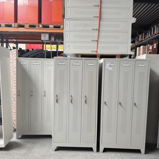  - partij 3-deurs met verschillende draaiknop of omlegslot en met of zonder handgrepen (148)