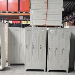  - partij 3-deurs met verschillende draaiknop of omlegslot en met of zonder handgrepen (148)