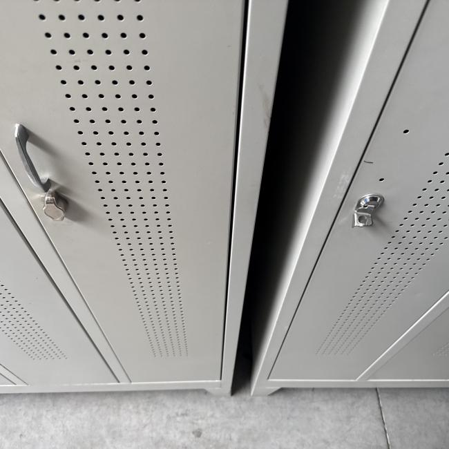  - partij 3-deurs met verschillende draaiknop of omlegslot en met of zonder handgrepen (150)