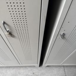  - partij 3-deurs met verschillende draaiknop of omlegslot en met of zonder handgrepen (150)
