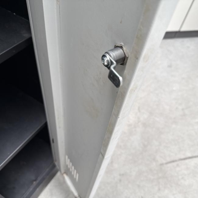  - 1x 180 cm hoog locker hang leg met schade intensief gebruikt !!! (21)