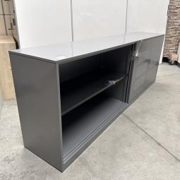  - 1x ahrend grote stalen akoestische kast met lichtlopende metalen schuifdeuren (4)