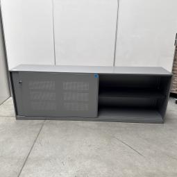  - 1x ahrend grote stalen akoestische kast met lichtlopende metalen schuifdeuren (9)