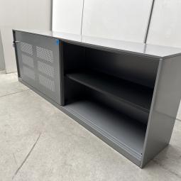  - 1x ahrend grote stalen akoestische kast met lichtlopende metalen schuifdeuren (10)