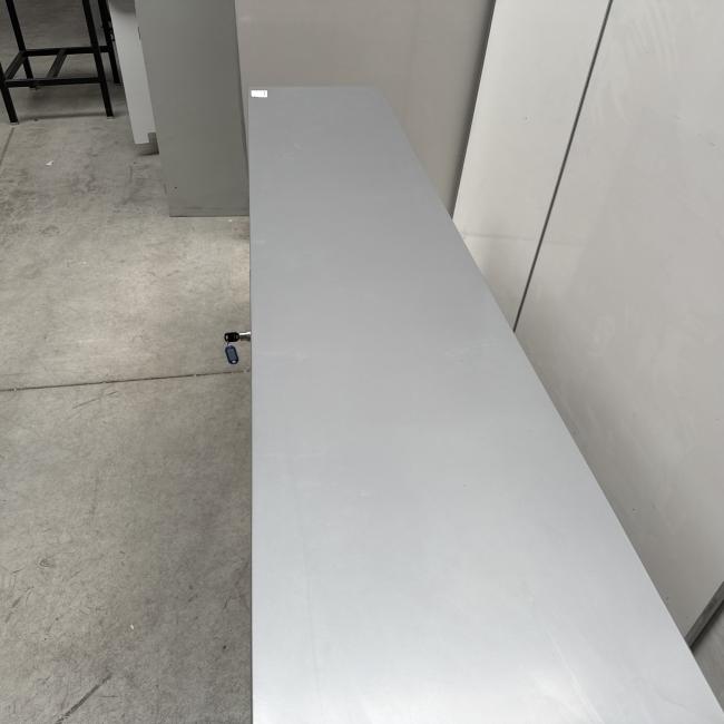  - 1x ahrend grote stalen akoestische kast met lichtlopende metalen schuifdeuren (11)