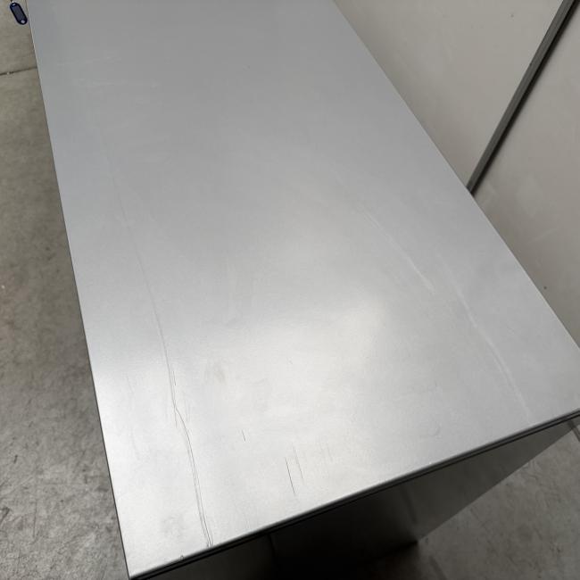 - 1x ahrend grote stalen akoestische kast met lichtlopende metalen schuifdeuren (12)
