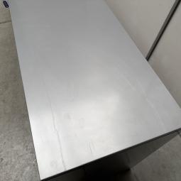  - 1x ahrend grote stalen akoestische kast met lichtlopende metalen schuifdeuren (12)