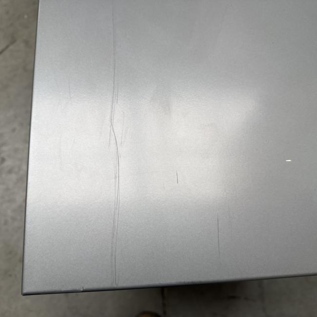 - 1x ahrend grote stalen akoestische kast met lichtlopende metalen schuifdeuren (13)