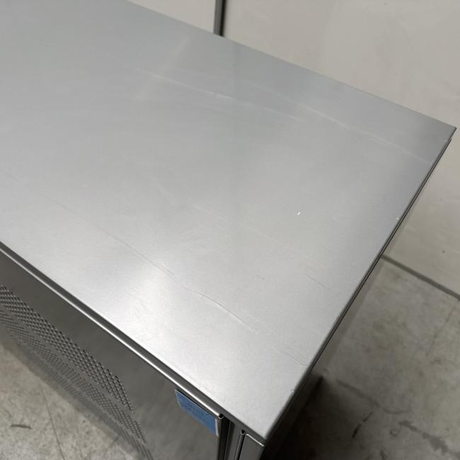  - 1x ahrend grote stalen akoestische kast met lichtlopende metalen schuifdeuren (14)