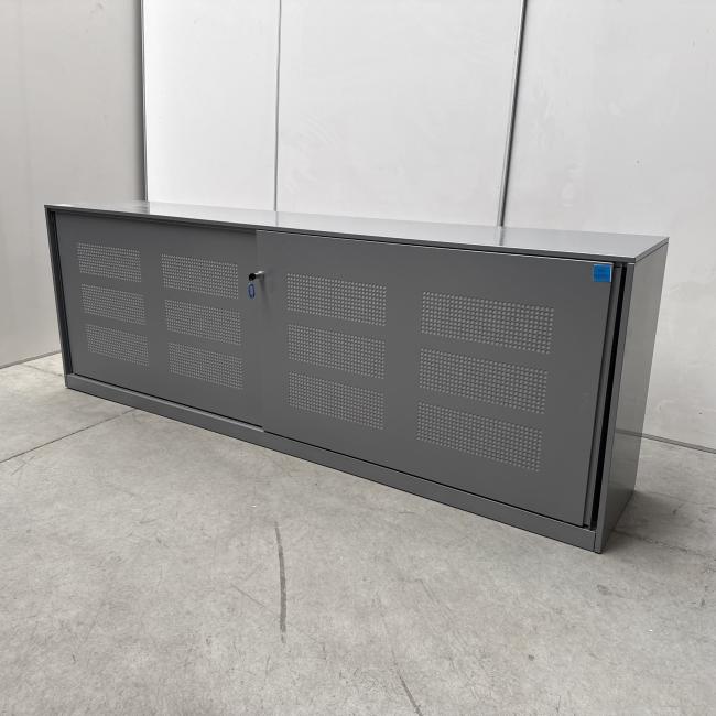  - 1x ahrend grote stalen akoestische kast met lichtlopende metalen schuifdeuren (19)