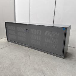  - 1x ahrend grote stalen akoestische kast met lichtlopende metalen schuifdeuren (19)