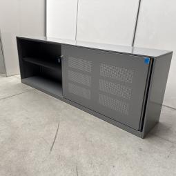  - 1x ahrend grote stalen akoestische kast met lichtlopende metalen schuifdeuren (20)
