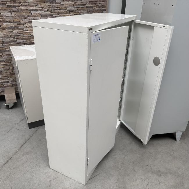  - 1x ahrend witte stalen 2-deurs werkplaatskast  (23)