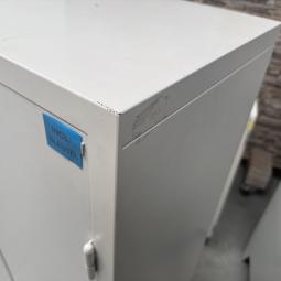  - 1x ahrend witte stalen 2-deurs werkplaatskast  (5)