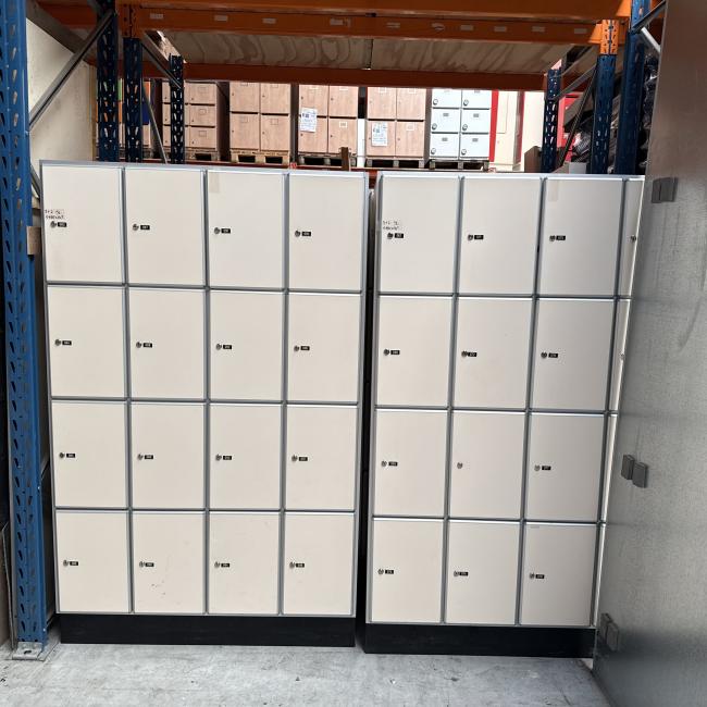  - partij 16-deurs Aestic houten lockers (3)