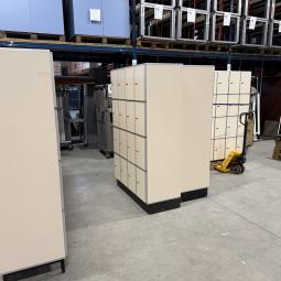  - partij 16-deurs Aestic houten lockers (5)