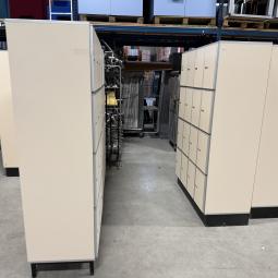  - partij 16-deurs Aestic houten lockers (6)