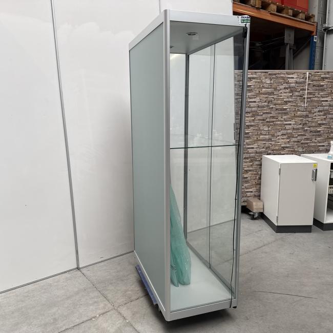  - 1x grote nette Siletsy vitrinekast met glazen schuifdeuren en glazen schappen (12)