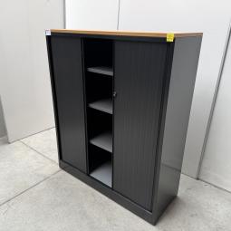  - ahrend 1x met en 1x zonder sleutel zwart beuken (3)
