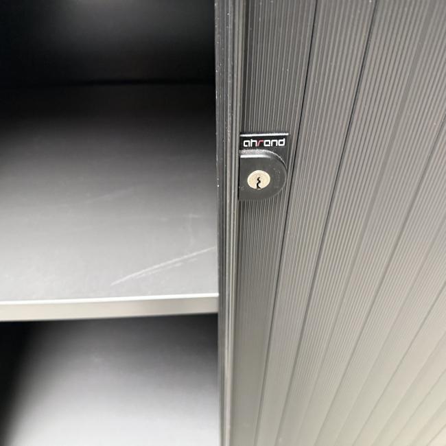  - ahrend 1x met en 1x zonder sleutel zwart beuken (7)