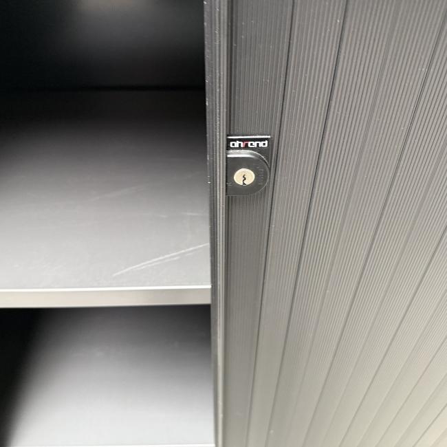  - ahrend 1x met en 1x zonder sleutel zwart beuken (8)