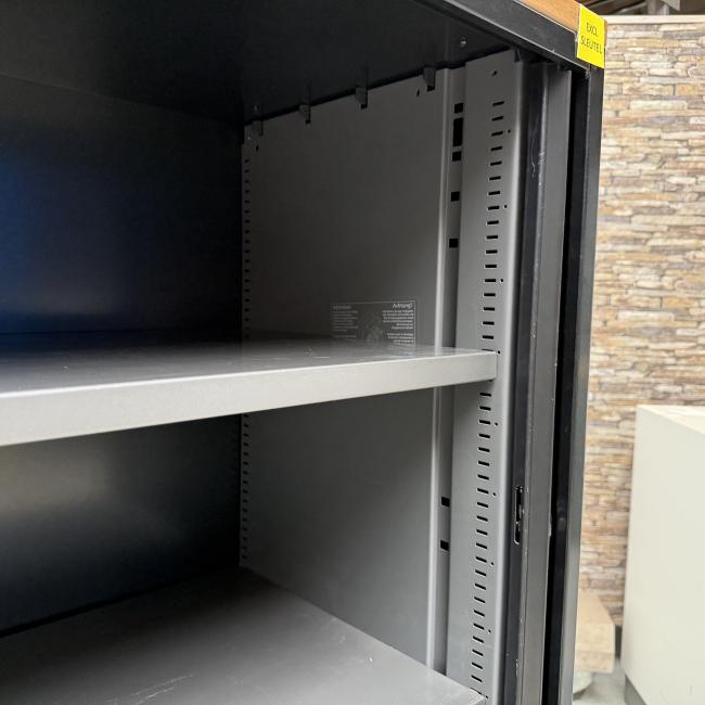  - ahrend 1x met en 1x zonder sleutel zwart beuken (18)