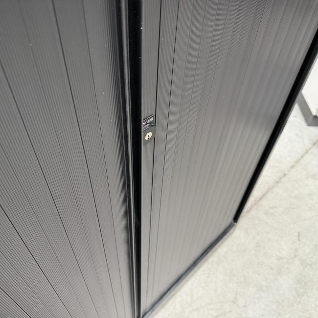  - ahrend 1x met en 1x zonder sleutel zwart beuken (21)