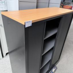  - ahrend 1x met en 1x zonder sleutel zwart beuken (24)