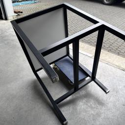  - 1x zeer degelijke kleine werkbank (7)