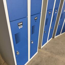  - partij 4-deurs - 2 soorten draaiknop of omlegslotje voor evt hangslot (15)