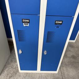  - partij 4-deurs - 2 soorten draaiknop of omlegslotje voor evt hangslot (40)