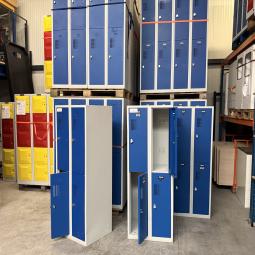  - partij 4-deurs - 2 soorten draaiknop of omlegslotje voor evt hangslot (44)