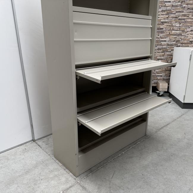  - markant met 3x kleppen (10)