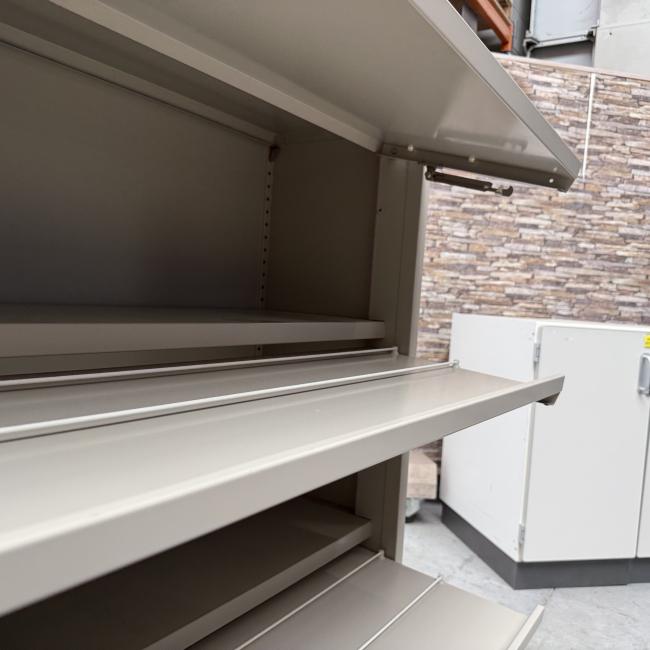  - markant met 3x kleppen (16)