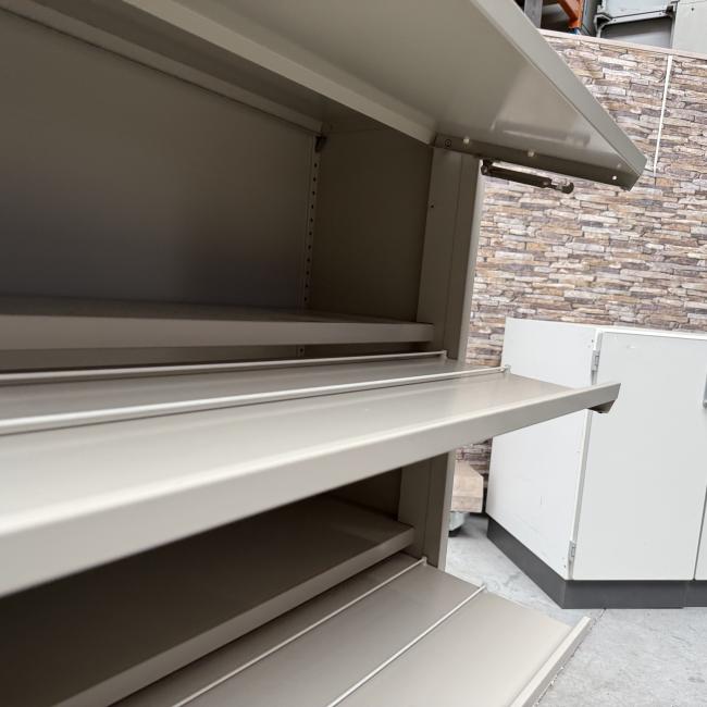  - markant met 3x kleppen (17)