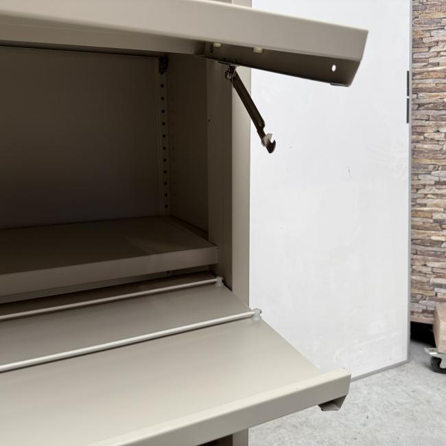  - markant met 3x kleppen (30)