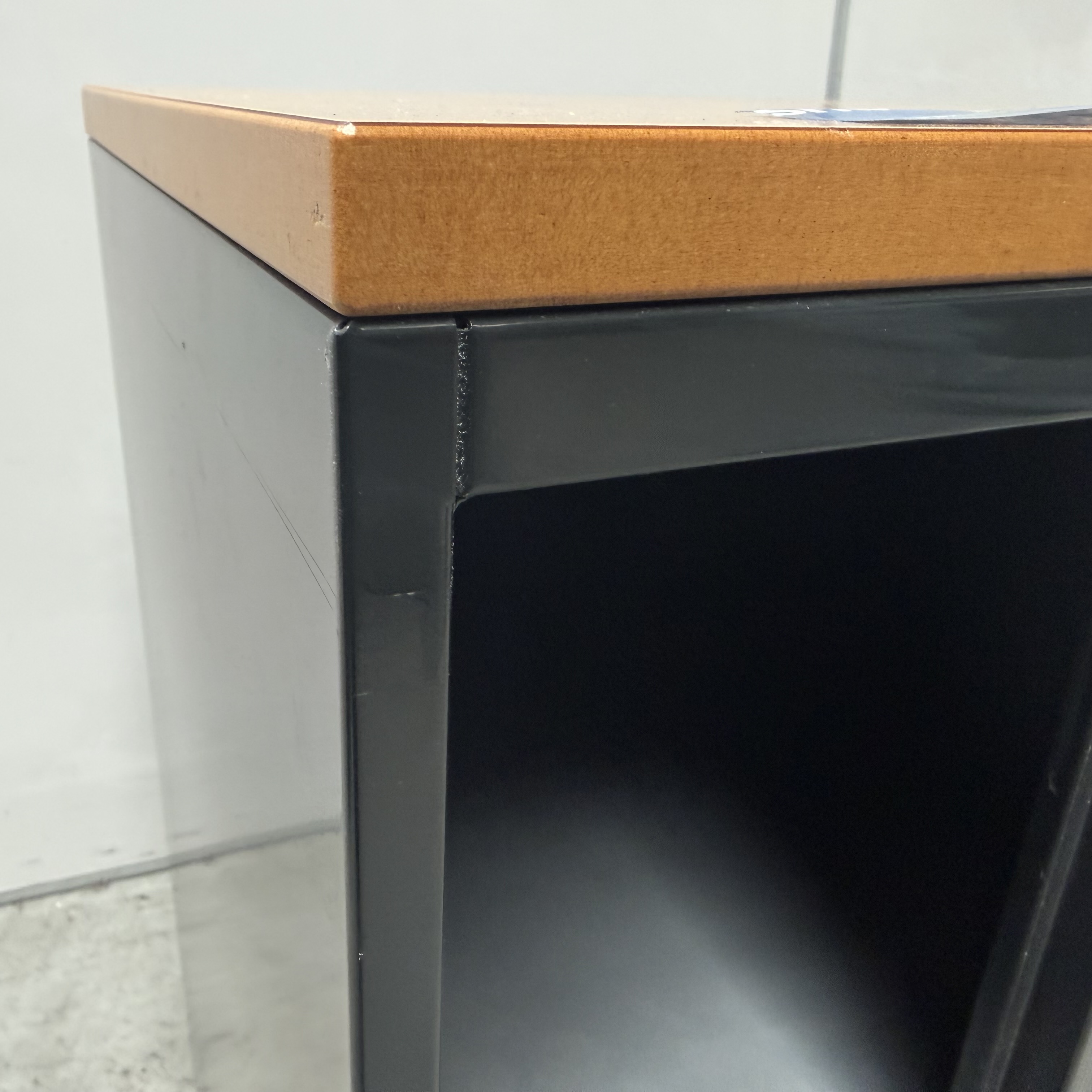  - ahrend zwart met ribbeldeur 4x met en 4x zonder sleutel (4)