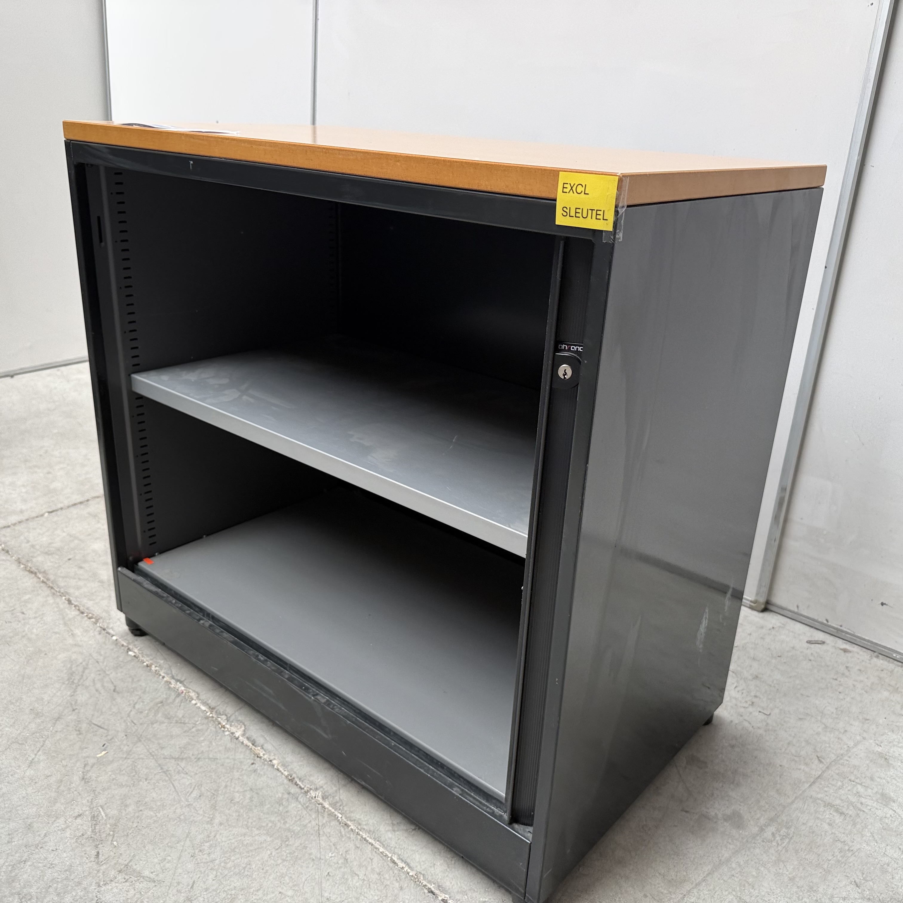  - ahrend zwart met ribbeldeur 4x met en 4x zonder sleutel (7)